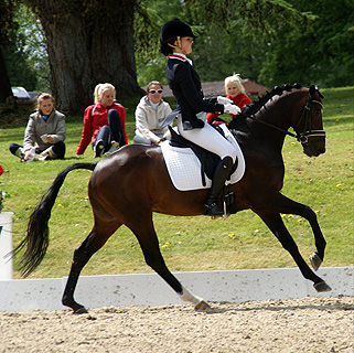 Emma Nymand og hendes pony Kinski Wee