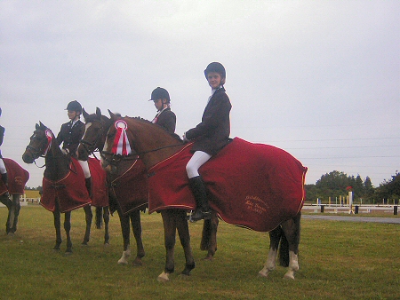 holdmesterskab pony distrikt 5 vindende hold bestod dels af: Svante Plenborg og Firfod Firspring